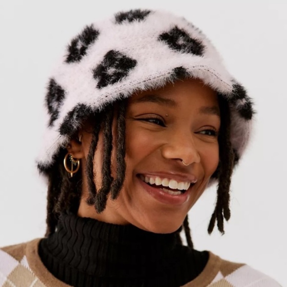 Urban Outfitters Juno Fuzzy Preppy Flower Pattern Y2K Bucket Hat - Picture 8 of 8